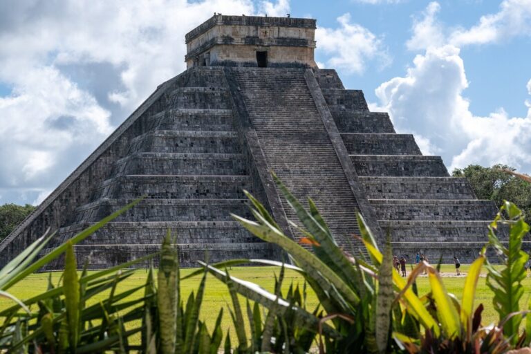 How to Get from Cancun to Chichen Itza: Driving, Touring, and Busing Options