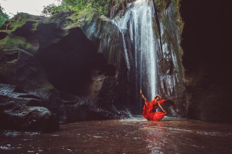 Devil’s Punchbowl Waterfall Walk In Arthur’s Pass, New Zealand