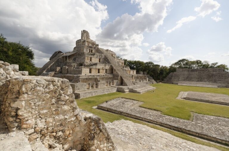 How to Get from Tulum to Chichen Itza: Driving, Touring, and Busing Options