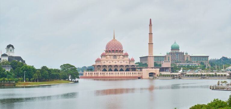 Sultan Omar Ali Saifuddien Mosque in Brunei